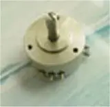 Precise anguiar-displacement sensor